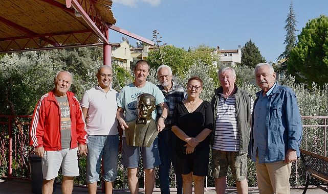 KUŞADASI BELEDİYESİ’NDEN SİTELERE ATATÜRK BÜSTÜ JESTİ