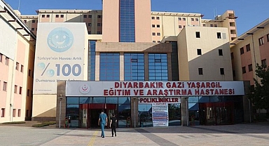 Diyarbakır'da yemek boykotu yapan sağlıkçılara silahlı saldırı