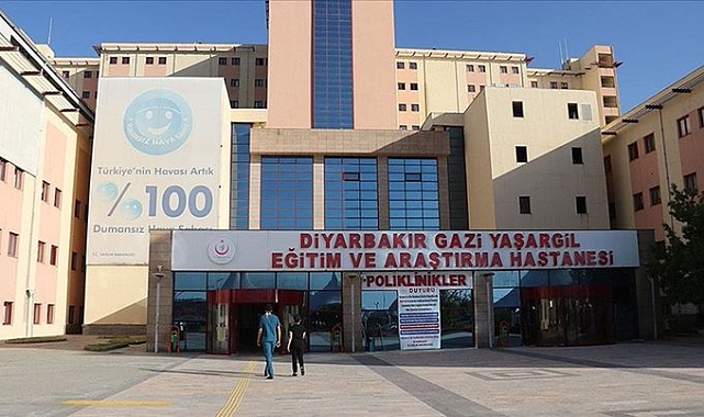 Diyarbakır'da yemek boykotu yapan sağlıkçılara silahlı saldırı