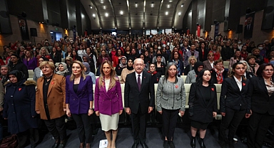 CHP KADIN KOLLARI İL VE İLÇE BAŞKANLARININ 25 KASIM KADINA YÖNELİK ŞİDDETE KARŞI ULUSLARARASI MÜCADELE GÜNÜ‘NE İLİŞKİN BASIN AÇIKLAMASI