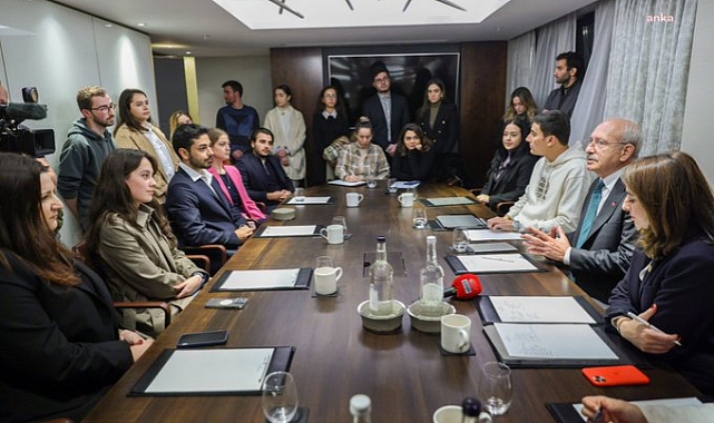 Kılıçdaroğlu, İngiltere ziyareti kapsamında Londra’da eğitim gören Türk öğrenciler bir araya geldi.