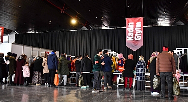 ANKARA BÜYÜKŞEHİR BEL.DEPREMZEDE VATANDAŞLAR İÇİN ALTINPARK GİYİM MERKEZİNİ AÇTI