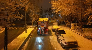 ANKARA’DA YOLLAR TERTEMİZ: BÜYÜKŞEHİRİN KARLA MÜCADELE EKİPLERİ TEYAKKUZDA