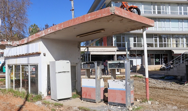 ANTALYA GAZİPAŞA'DA ESKİ PETROL İSTASYONU ALANI PARKA DÖNÜŞTÜRÜLÜYOR