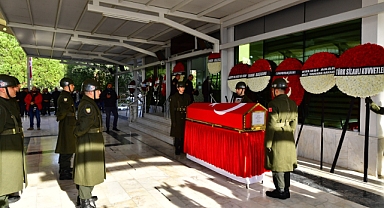 DEPREM ŞEHİDİ EREN TAŞKIN İZMİR'DE TOPRAĞA VERİLDİ