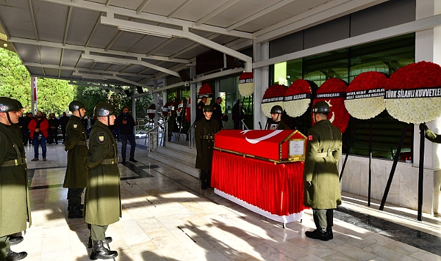 DEPREM ŞEHİDİ EREN TAŞKIN İZMİR'DE TOPRAĞA VERİLDİ