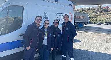GAZİEMİR BELEDİYESİ'NDEN DEPREMZEDELERE SAĞLIKÇI VE AMBULANS DESTEĞİ