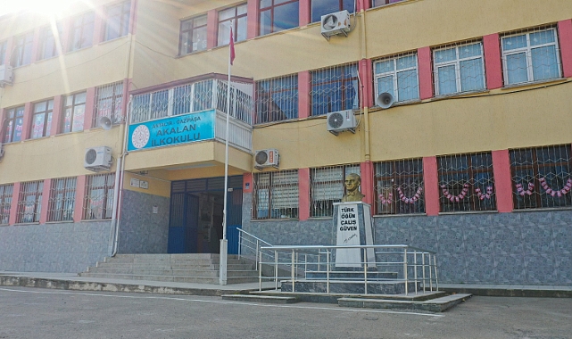 GAZİPAŞA BELEDİYESİ  AKALAN OKULLARININ KANALİZASYON SORUNUNU ÇÖZDÜ