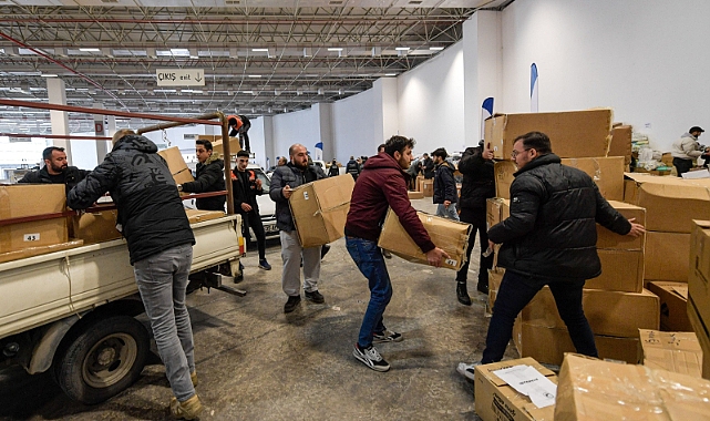 İZMİRLİLER TEK YÜREK OLDU