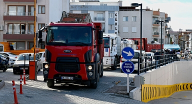 YARDIM KAMYONLARI KUŞADASI’NDAN AFET BÖLGESİNE DOĞRU YOLA ÇIKTI