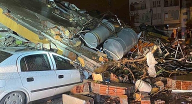 Adıyaman'da ağır hasarlı 5 katlı bina çöktü! Ekipler teyakkuza geçti