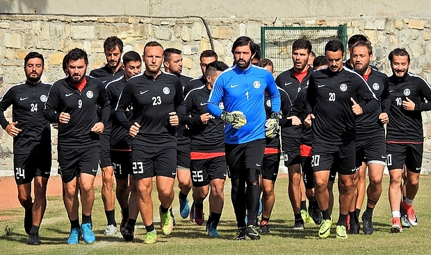 Aliağaspor Çeşme Belediyespor maçına hazırlanıyor.