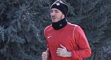 Altay’da kaleci Ozan dizinden sakatlandı