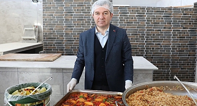 Bergama Belediyesi Aşevi’nden her gün 800 kişiye sıcak yemek.