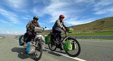 Bisikletle dünya turu yapan Fransız çift, “Hayatımda ilk defa bu kadar iyi niyetli insanlarla karşılaştım”
