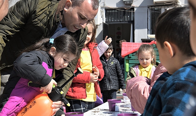 Bornovalı minikler toprağa dokundu