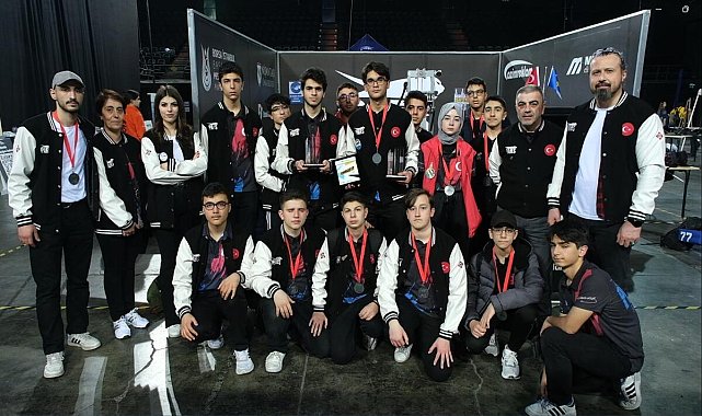 Demirören Medya Lisesi öğrencilerinden robotik yarışmada büyük başarı