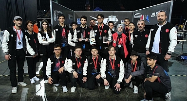 Demirören Medya Lisesi öğrencilerinden robotik yarışmada büyük başarı