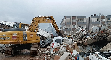Depremin vurduğu İslahiye'de, 950 araç hurdaya döndü
