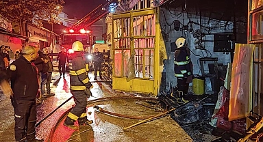 Eskişehir’de korkutan yangın! 2 dükkan kullanılamaz hale geldi