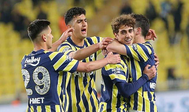 Fenerbahçe'nin genç oyuncuları, Zenit maçında gönülleri fethetti! A takım için Emir Ortakaya modeli uygulanacak