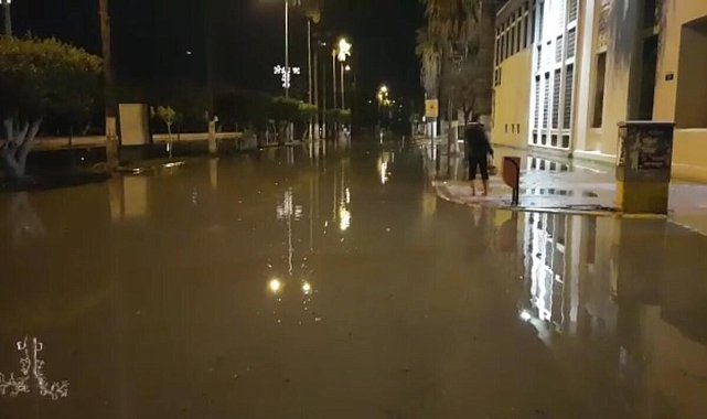 İskenderun'da denizin yükseldi, evleri su bastı