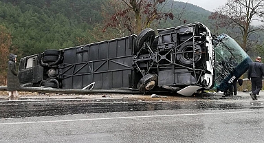 Isparta'da yolcu otobüsü devrildi: Yaralılar var