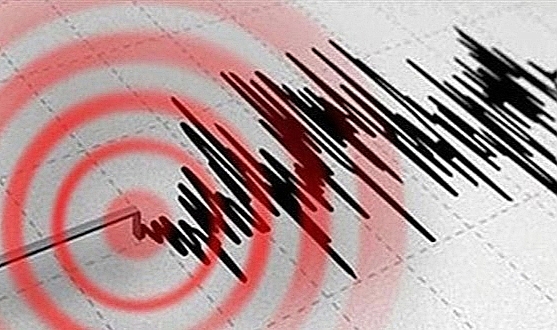 İZMİR'DE 3.5 BÜYÜKLÜĞÜNDE DEPREM