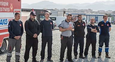 İzmir İtfaiyesi Hatay'da tam zamanlı mesai yapıyor