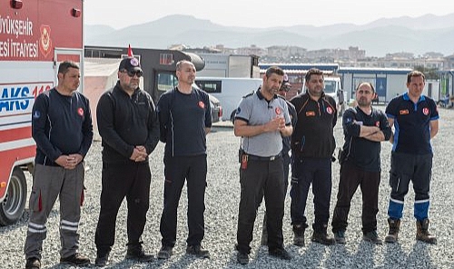 İzmir İtfaiyesi Hatay'da tam zamanlı mesai yapıyor