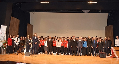 KARŞIYAKA’DA İSTİKLAL MARŞI’NIN KABULÜ KUTLANDI