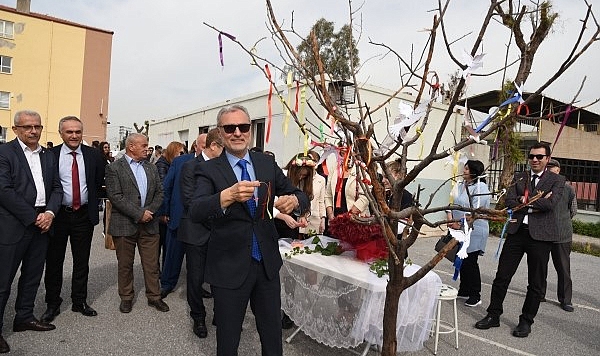Karşıyaka’da Nevruz coşku ile kutlandı.