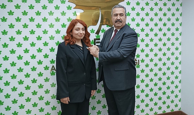 Kaşlı Avukat Elif Nur Akıllı Gelecek partisi Antalya'dan aday adaylığı başvurusu yaptı