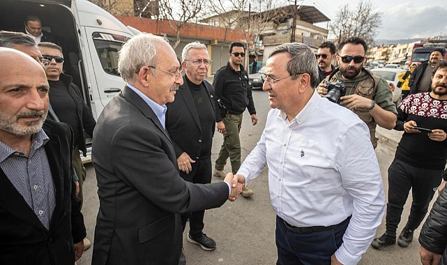 Kılıçdaroğlu Konak Belediyesi’nin çadır kentini ziyaret etti