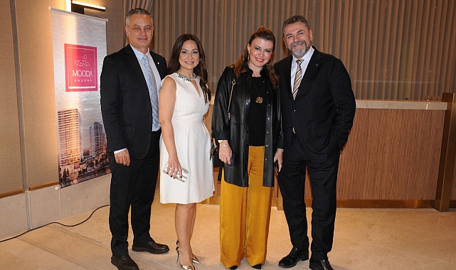 MÜCEVHERLERLE SÜSLÜ DEFİLE