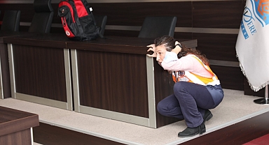 NARLIDERELİLER OLASI AFETLERE KARŞI YAPILMASI GEREKENLERİ ÖĞRENDİ