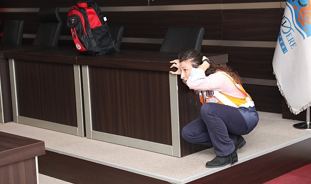 NARLIDERELİLER OLASI AFETLERE KARŞI YAPILMASI GEREKENLERİ ÖĞRENDİ