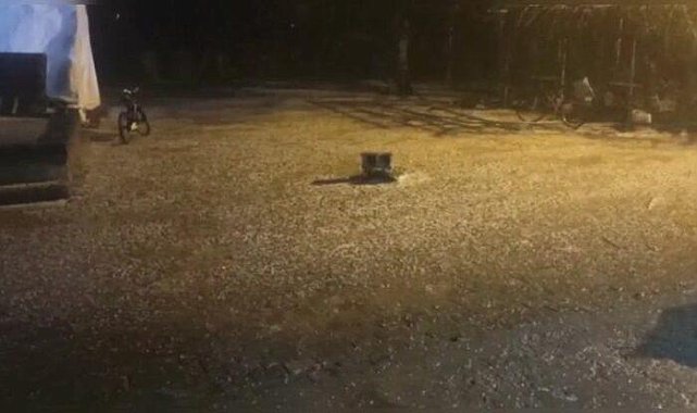 Şanlıurfa'da sağanak yağış ve dolu vatandaşlara zor anlar yaşattı