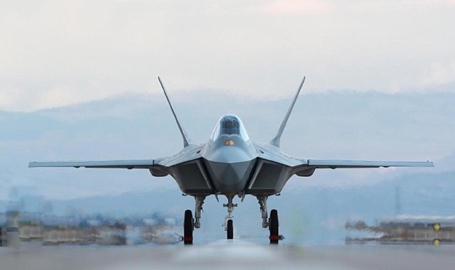 Savunma Sanayii Başkanı Demir duyurdu: Milli Muharip Uçak hangardan çıktı