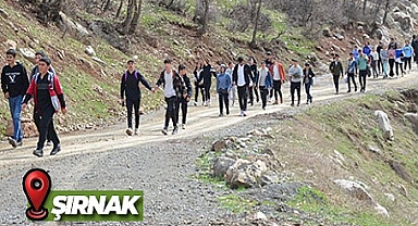 Şırnak'ta dağlar öğrencilere kaldı, huzur ortamında yürüyüş gerçekleştirildi