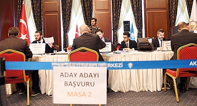 Siyasi partilere başvurular sürüyor