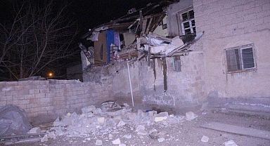 Soba bomba gibi patladı! Evde çökme meydana geldi: 2 yaralı