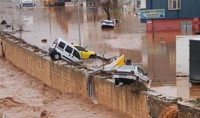 Vali sosyal medyadan uyardı: Selde su fırsatçılığı! Yaptıkları 'pes' dedirtti