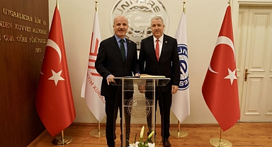 YÖK Başkanı Özvar, “Ege Üniversitesinin Türk Yükseköğretiminde vazgeçilmez bir yeri ve ağırlığı var.”