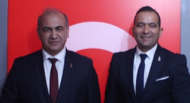 Zafer Partisi İzmir Milletvekili Aday Adayı Adnan SELVİ Zafer Partisi Karabağlar İlçe Başkanı Tolga GÜLDİKEN'i ziyaret etti.