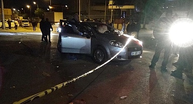 15 yaşındaki sürücü park halindeki tıra çarptı: 1 ölü, 3 yaralı