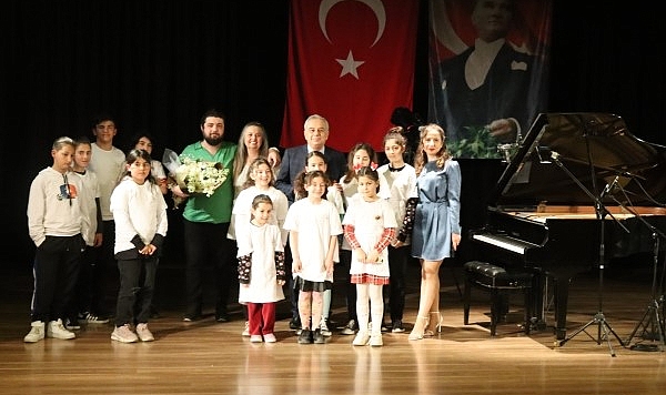 Ahmet Piriştina Kültür Merkezinin tarihinde ilk piyano resitali