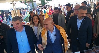 ALAÇATI OT FESTİVALİ'NDE TUNÇ SOYER'E BÜYÜK SEVGİ