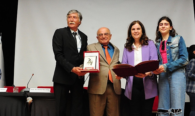Aydınlanma Onur Ödülü Yakup Kepenek’e verildi