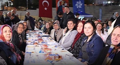 Aydınlılar geleneksel iftar sofrasında buluştu